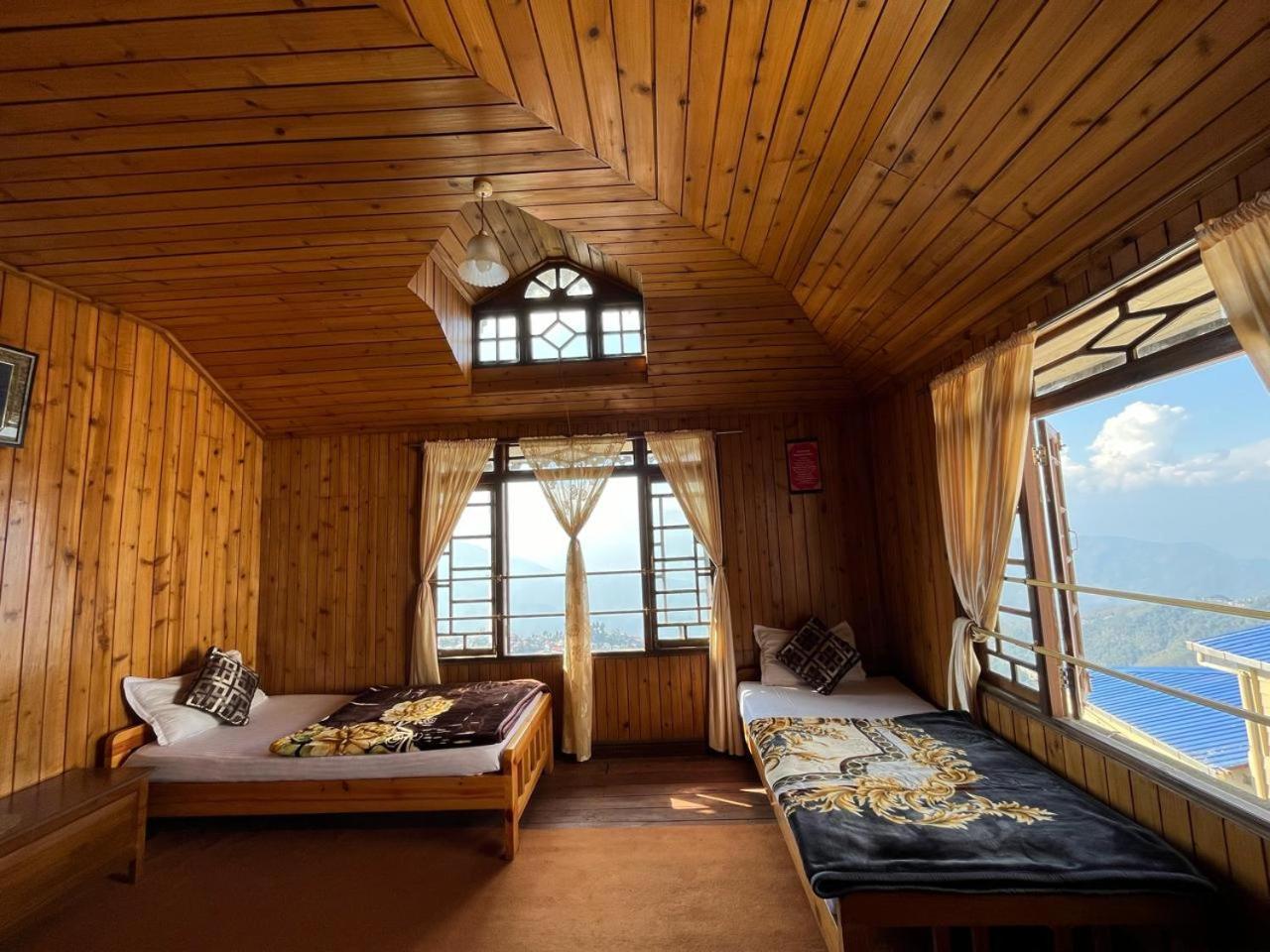 Homestay Eagle's Nest *